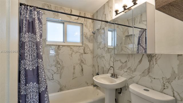 4250 SW 39th St, West Park, FL 33023