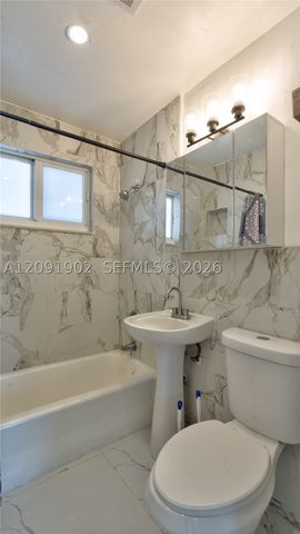 4250 SW 39th St, West Park, FL 33023