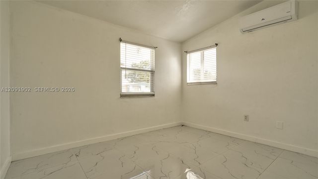 4250 SW 39th St, West Park, FL 33023