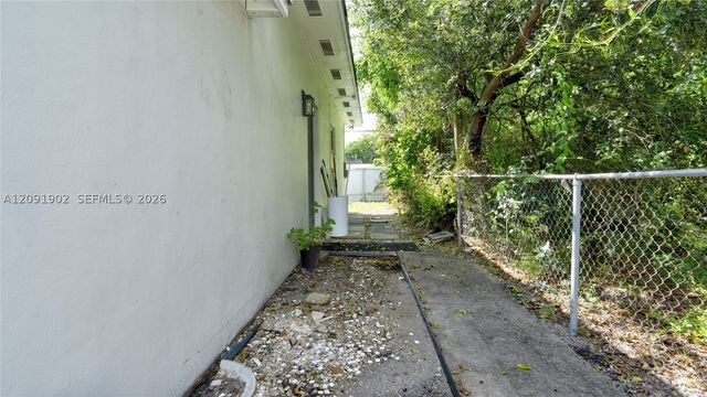 4250 SW 39th St, West Park, FL 33023