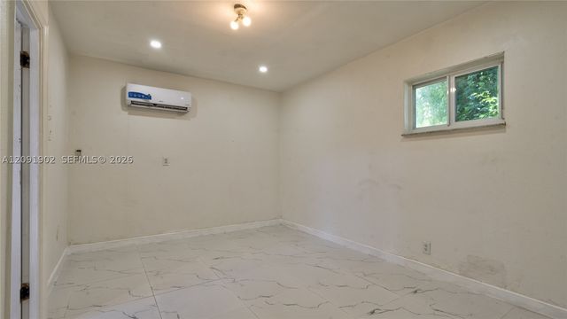 4250 SW 39th St, West Park, FL 33023