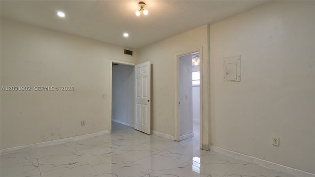 4250 SW 39th St, West Park, FL 33023