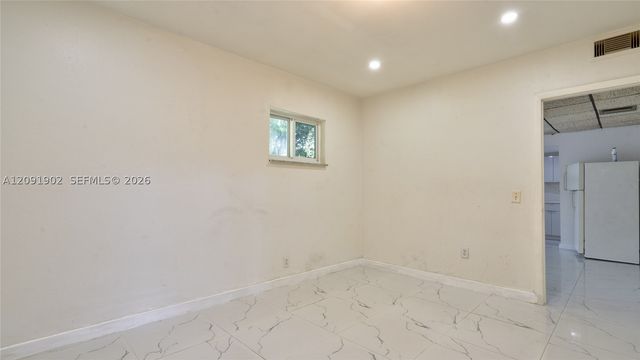 4250 SW 39th St, West Park, FL 33023