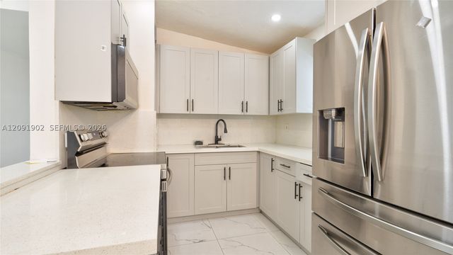 4250 SW 39th St, West Park, FL 33023