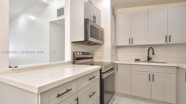 4250 SW 39th St, West Park, FL 33023