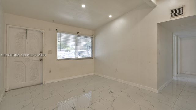 4250 SW 39th St, West Park, FL 33023