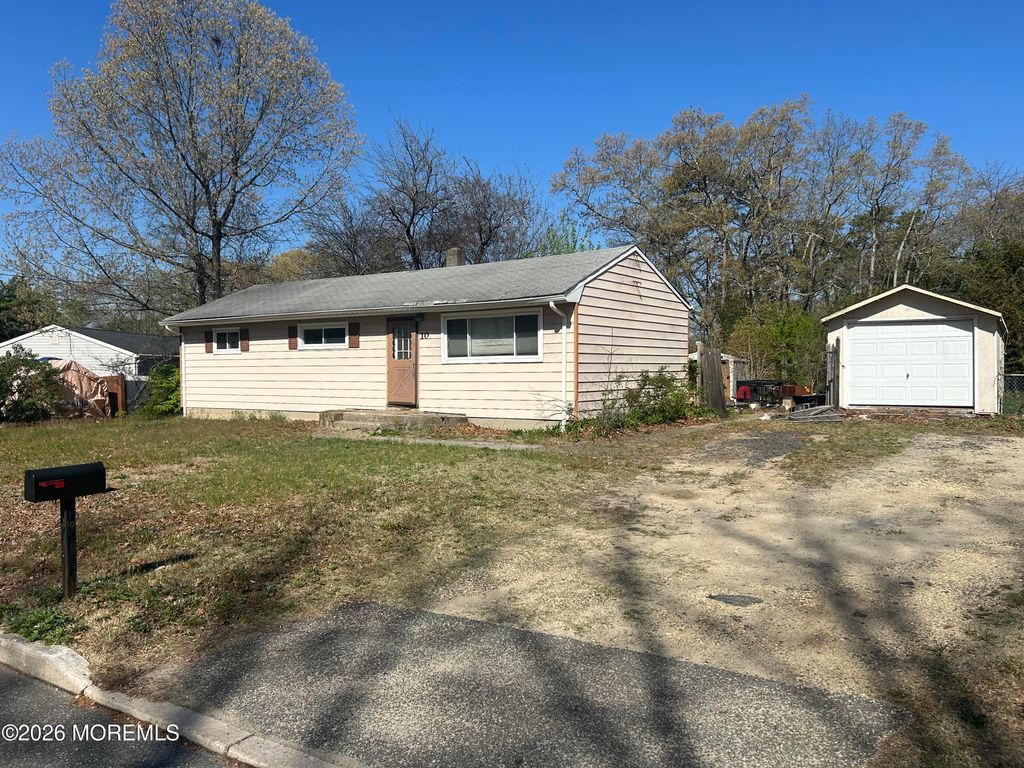 10 Sunset Drive, Howell, NJ 07731