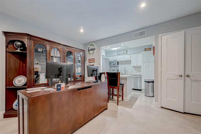 1860 White Oak Drive 375, Houston, TX 77009