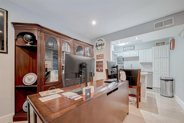 1860 White Oak Drive 375, Houston, TX 77009