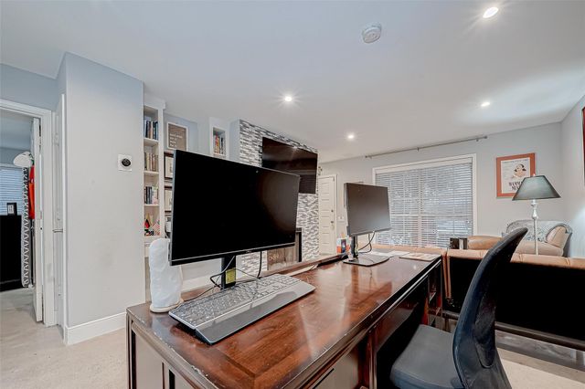 1860 White Oak Drive 375, Houston, TX 77009