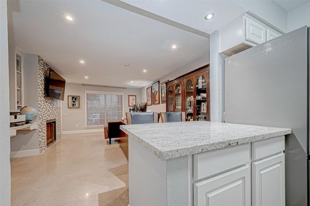 1860 White Oak Drive 375, Houston, TX 77009