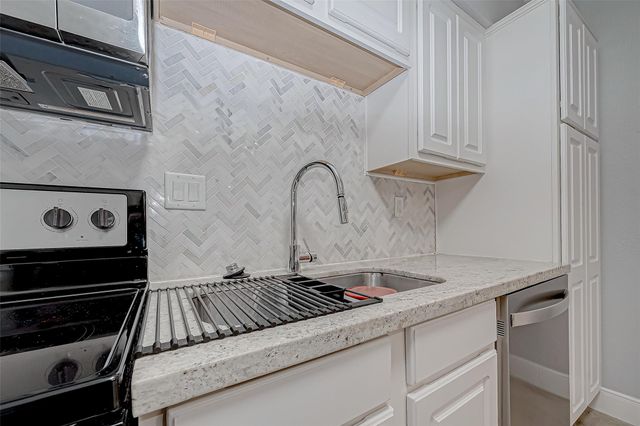 1860 White Oak Drive 375, Houston, TX 77009