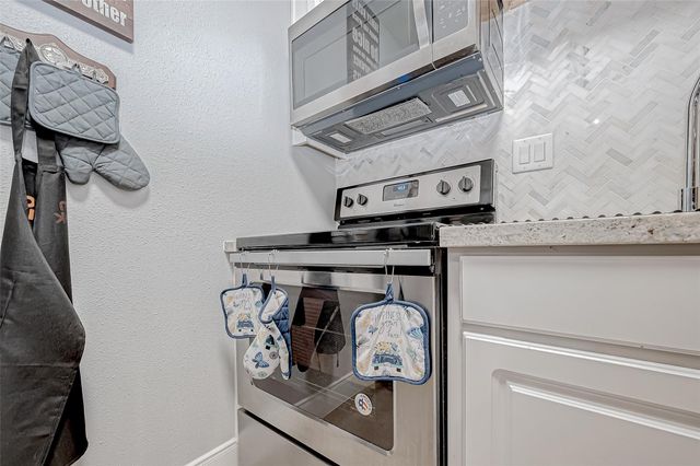 1860 White Oak Drive 375, Houston, TX 77009