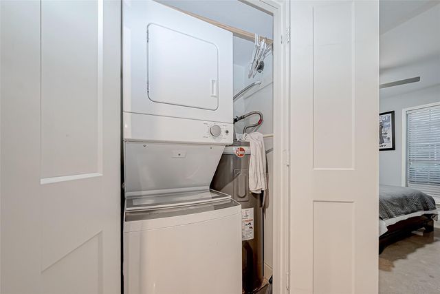 1860 White Oak Drive 375, Houston, TX 77009