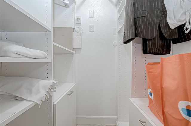 1860 White Oak Drive 375, Houston, TX 77009