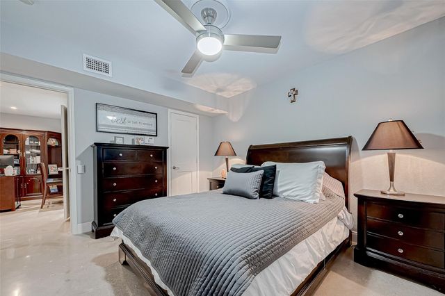 1860 White Oak Drive 375, Houston, TX 77009