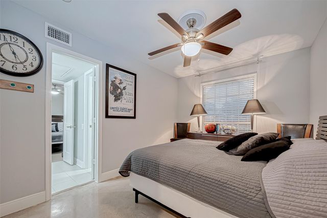 1860 White Oak Drive 375, Houston, TX 77009