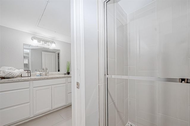 1860 White Oak Drive 375, Houston, TX 77009