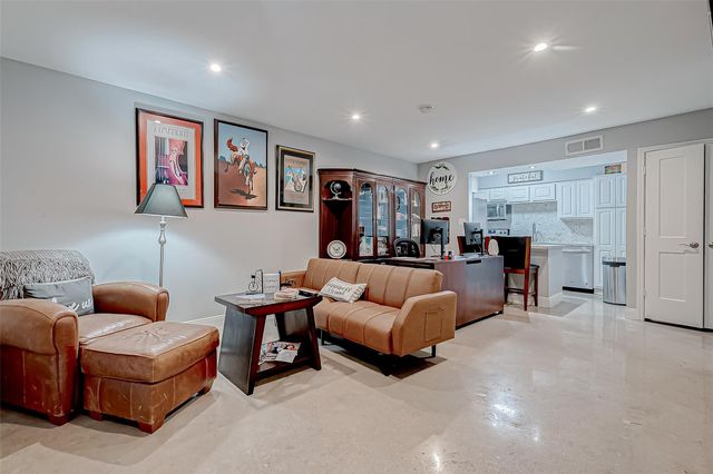 1860 White Oak Drive 375, Houston, TX 77009