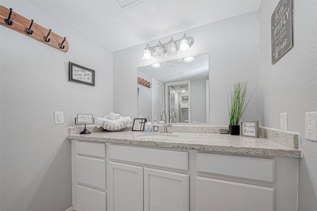 1860 White Oak Drive 375, Houston, TX 77009