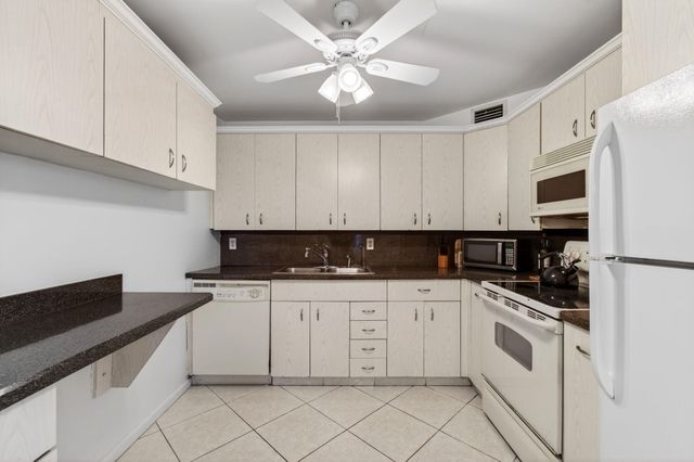 1009 Hythe A, Boca Raton, FL 33434