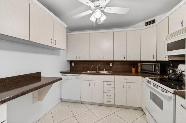 1009 Hythe A, Boca Raton, FL 33434