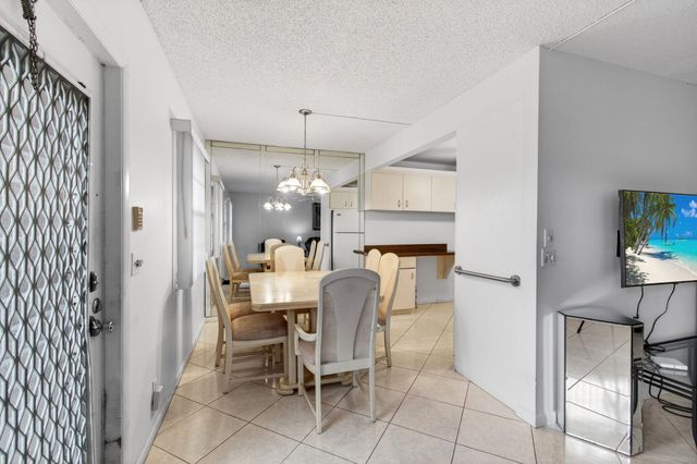 1009 Hythe A, Boca Raton, FL 33434