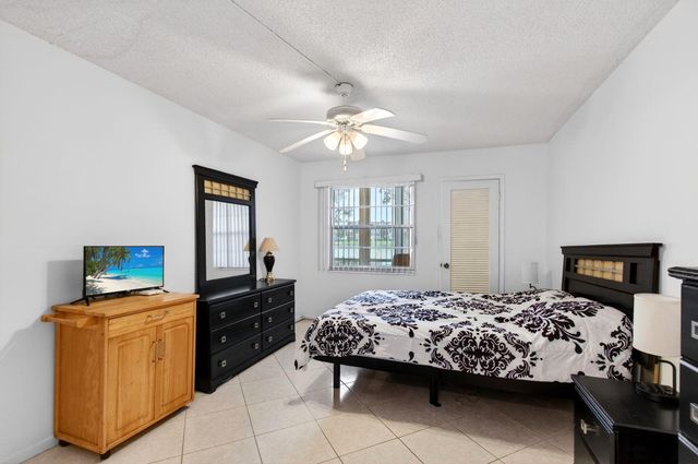 1009 Hythe A, Boca Raton, FL 33434