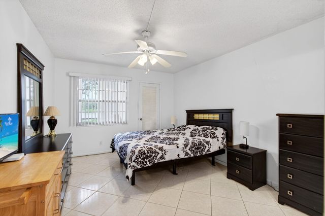 1009 Hythe A, Boca Raton, FL 33434