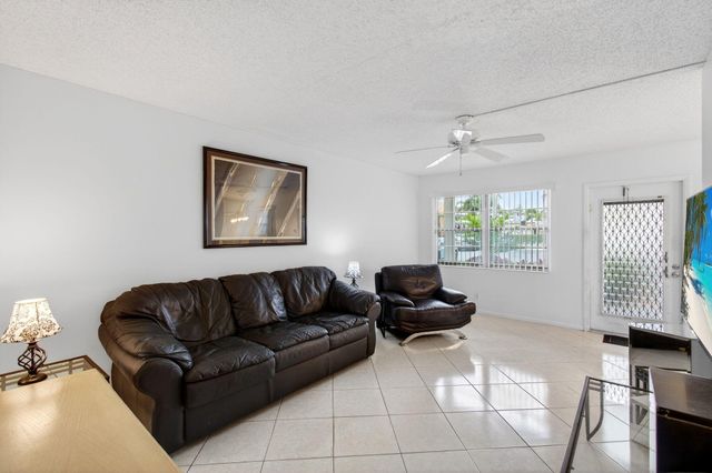 1009 Hythe A, Boca Raton, FL 33434