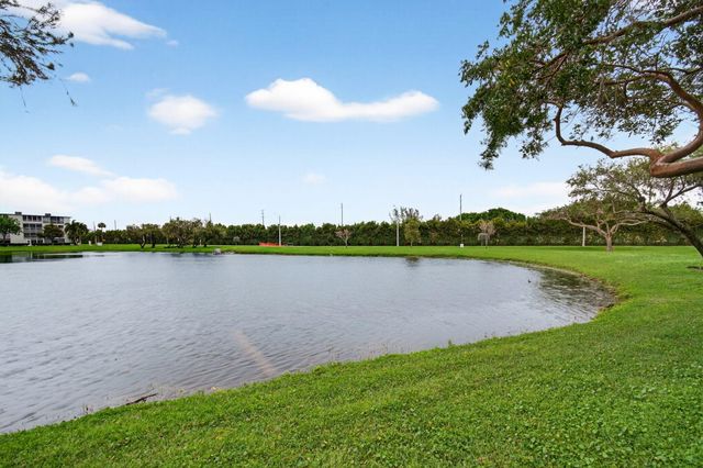 1009 Hythe A, Boca Raton, FL 33434