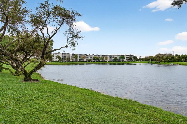 1009 Hythe A, Boca Raton, FL 33434