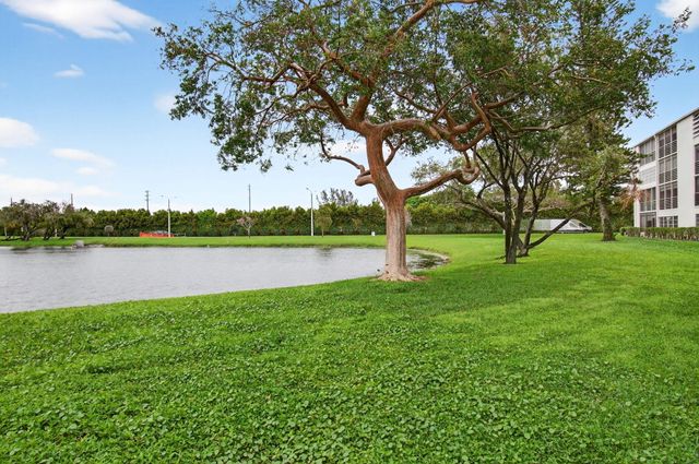 1009 Hythe A, Boca Raton, FL 33434