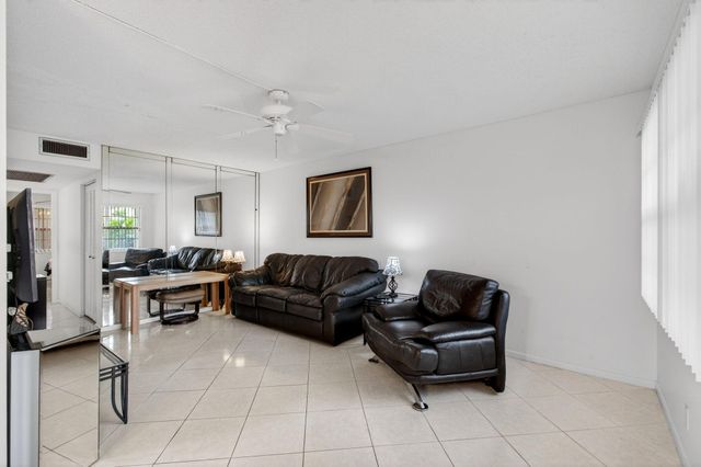 1009 Hythe A, Boca Raton, FL 33434