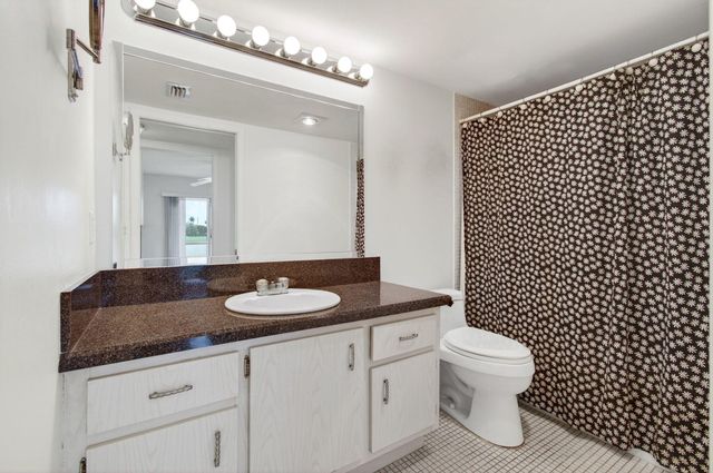 1009 Hythe A, Boca Raton, FL 33434