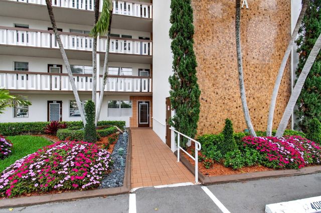 1009 Hythe A, Boca Raton, FL 33434