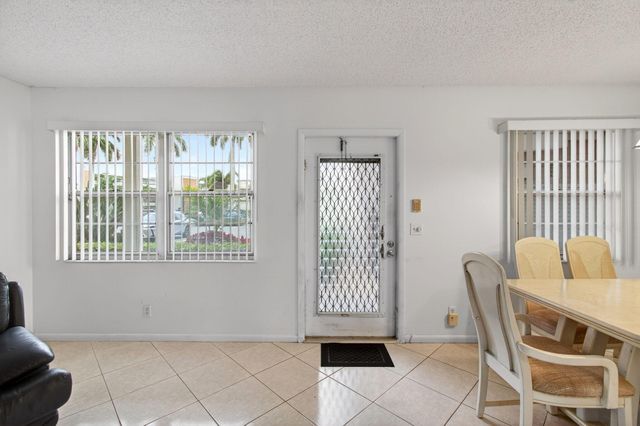 1009 Hythe A, Boca Raton, FL 33434