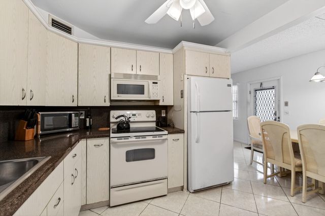 1009 Hythe A, Boca Raton, FL 33434