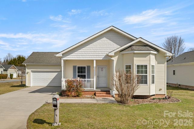 403 Sassafras Drive, Hendersonville, NC 28739