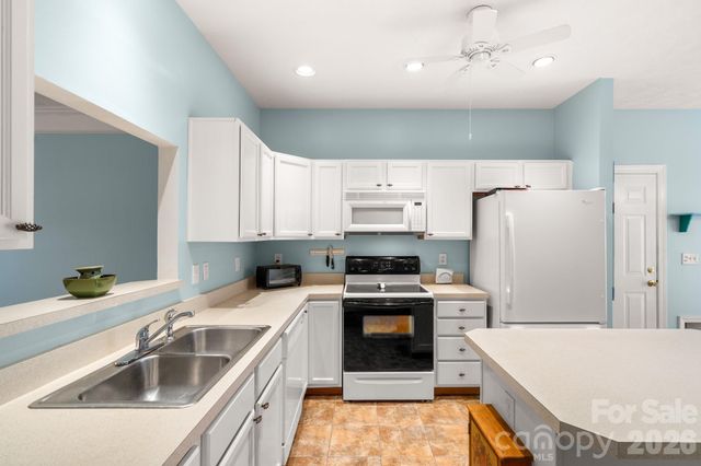 403 Sassafras Drive, Hendersonville, NC 28739