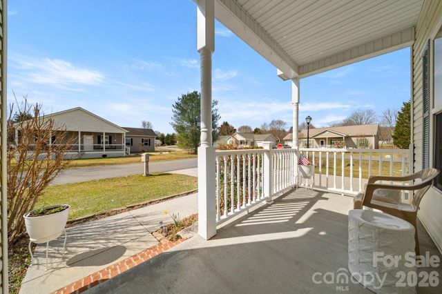 403 Sassafras Drive, Hendersonville, NC 28739