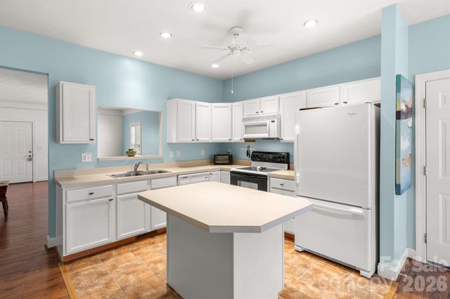 403 Sassafras Drive, Hendersonville, NC 28739