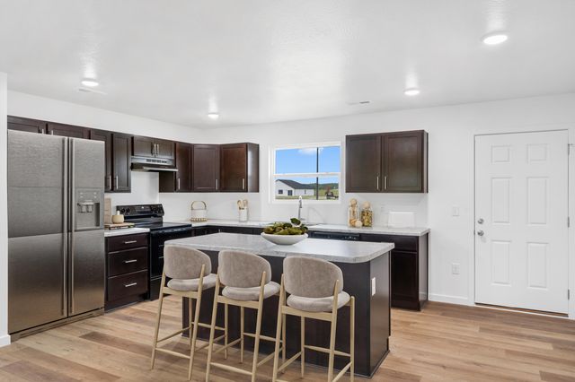 1750 N Boxwood Drive, Brookline, MO 65619