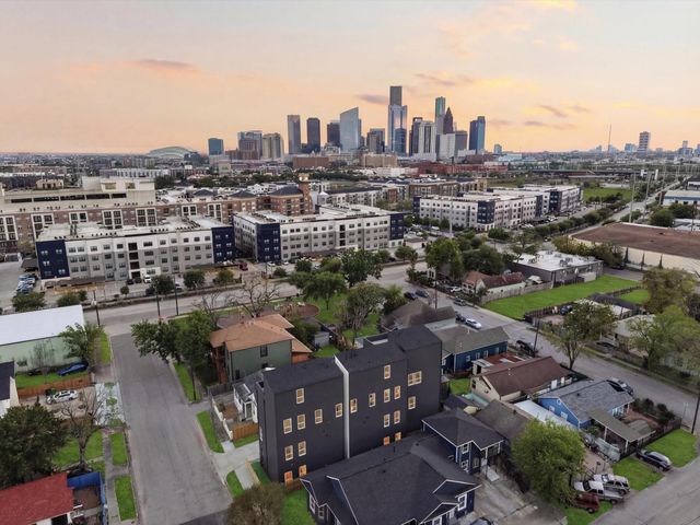 1513 Mckee Street, Houston, TX 77009