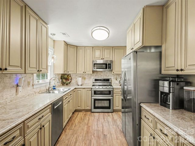 13333 Kintyre Court, Matthews, NC 28105