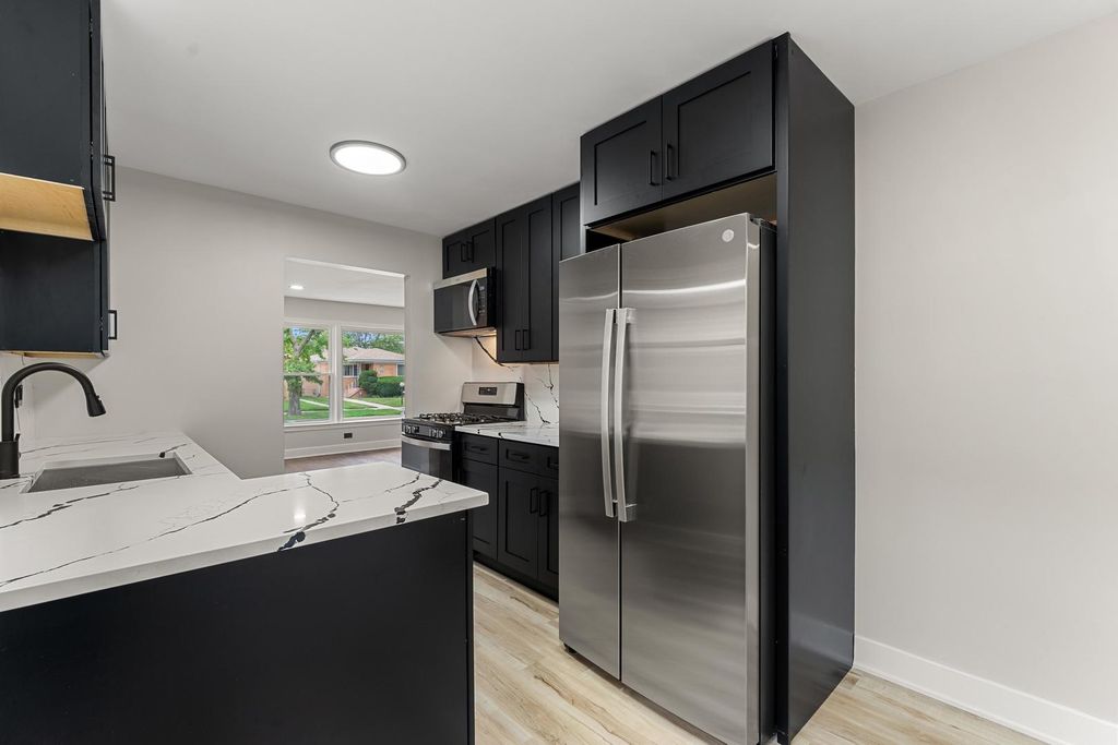 9625 S Lowe Avenue, Chicago, IL 60628 — photo 2
