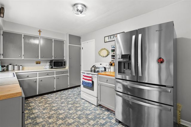 9809 S Sprinkle Road, Portage, MI 49002