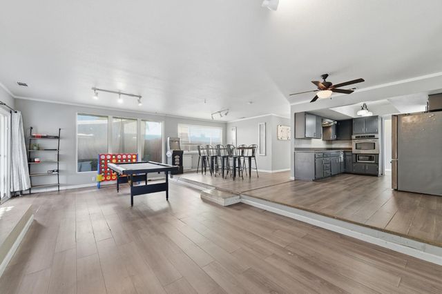 1225 Chehalem Dr, Modesto, CA 95350