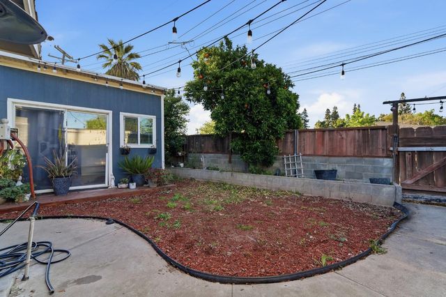 1225 Chehalem Dr, Modesto, CA 95350