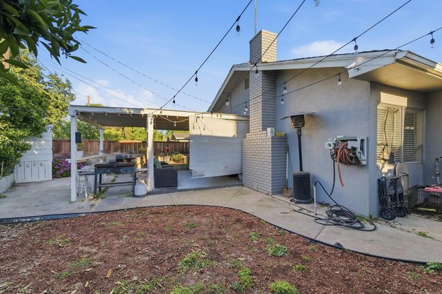 1225 Chehalem Dr, Modesto, CA 95350